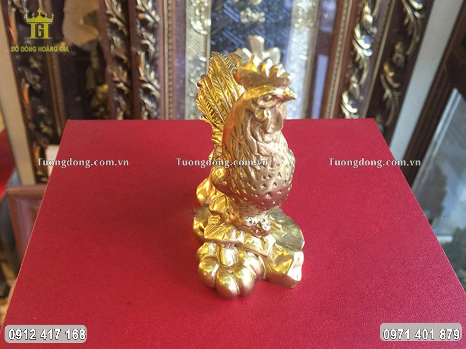 Hình ảnh chính diện của con gà